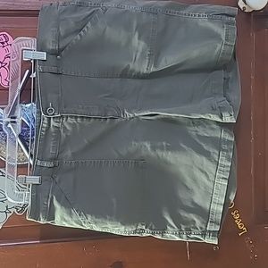 Shorts olive green size 16